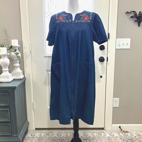 Go Softly Denim Embroidered Floral Zip Front Midi Patio Dress – Size M - Picture 3 of 12